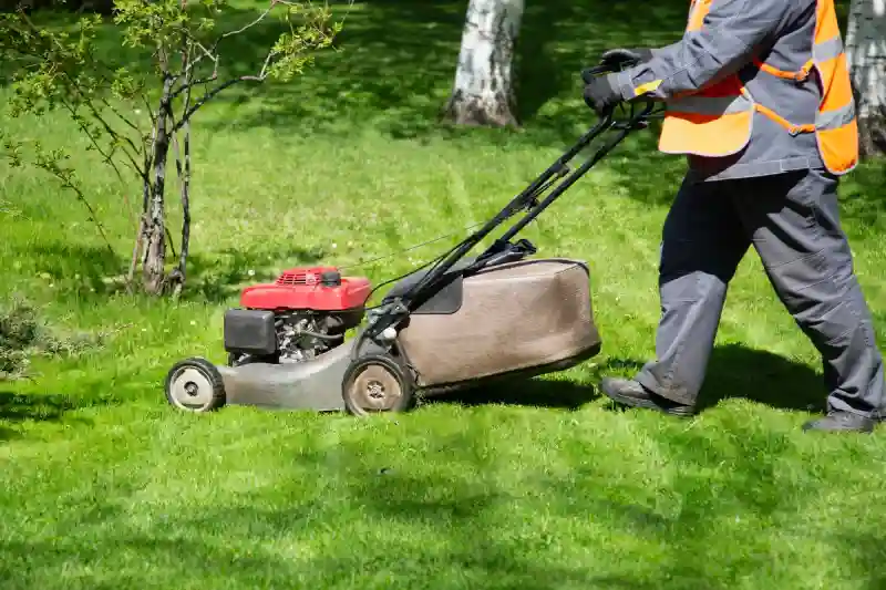 How to mow a lawn in Hesperia, CA 